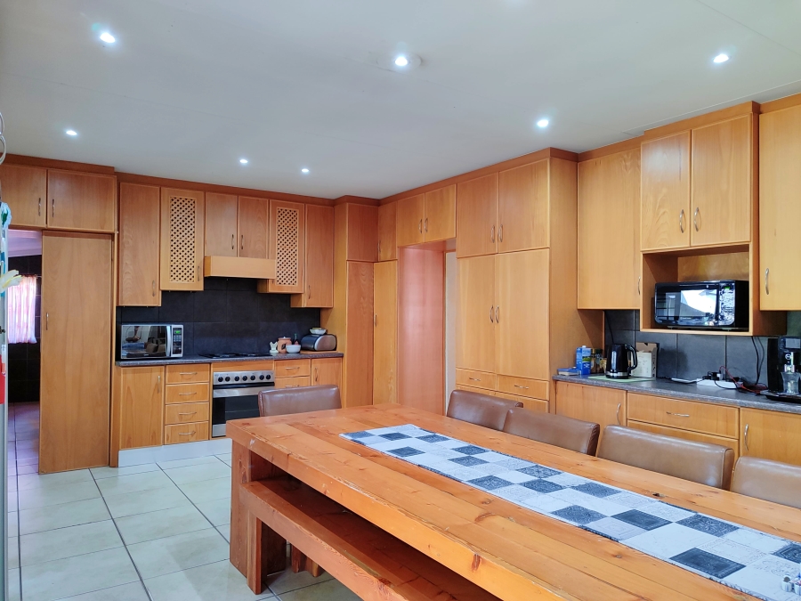 6 Bedroom Property for Sale in Doringkruin North West
